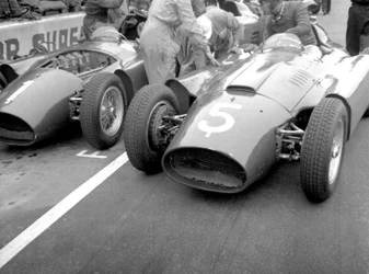 Lancia Ferraris an den Boxen, 1956